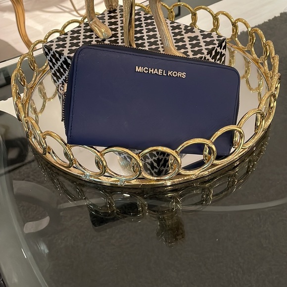 Michael Kors Zipper Wallet - Picture 1 of 8